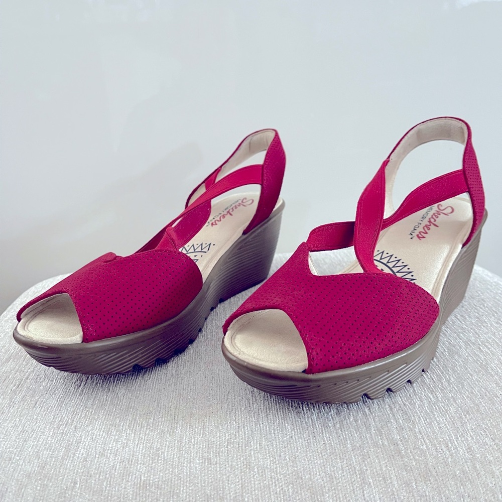 Red Skechers memory foam wedges 7.5